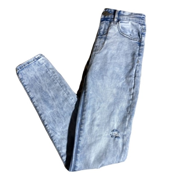 American Eagle Curvy High-Waisted Distressed Jegging - Jeans - Light Blue Wash - Picture 2 of 10